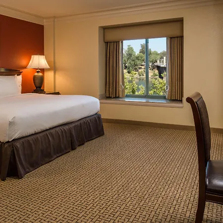 Embassy Suites By Hilton Sacramento Riverfront Promenade Esterno foto