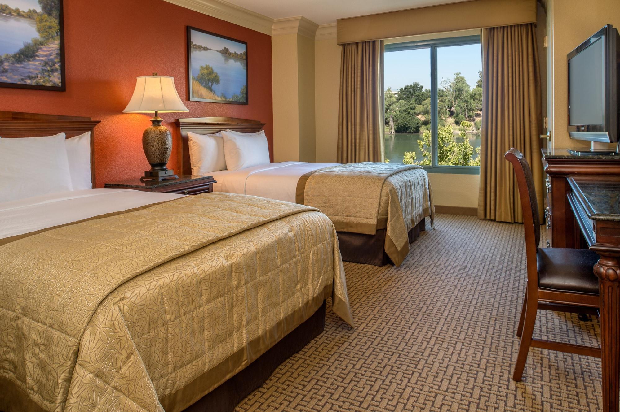 Hotel Embassy By Hilton Riverfront Promenade 4*
