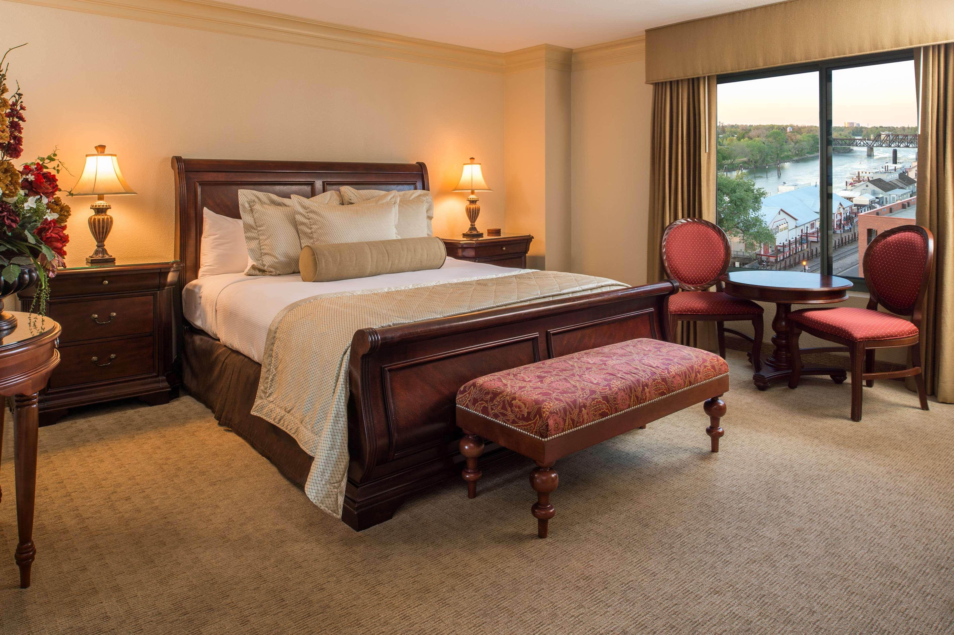 Embassy By Hilton Riverfront Promenade Hotel 4*