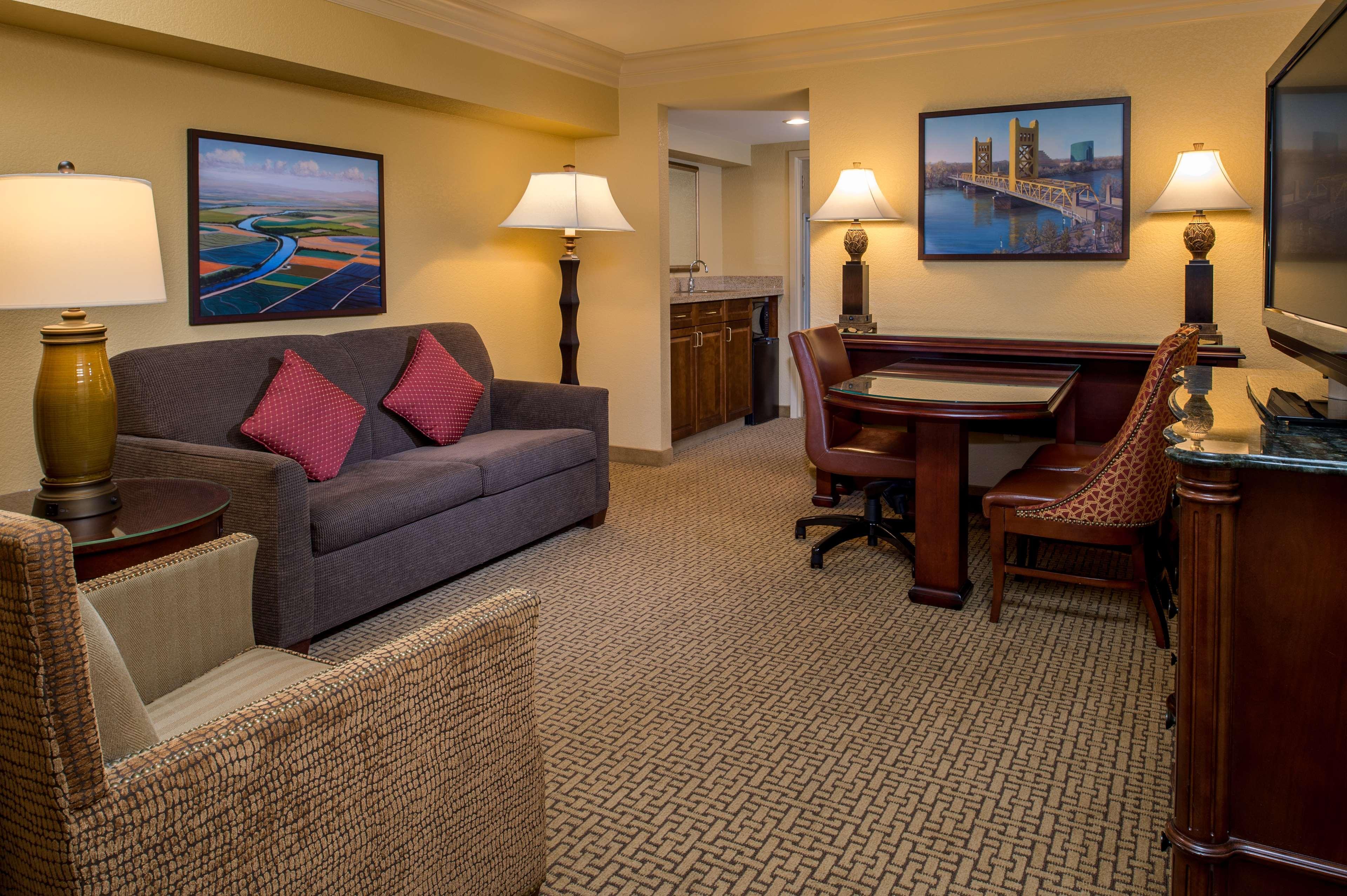 Hotel Embassy By Hilton Riverfront Promenade