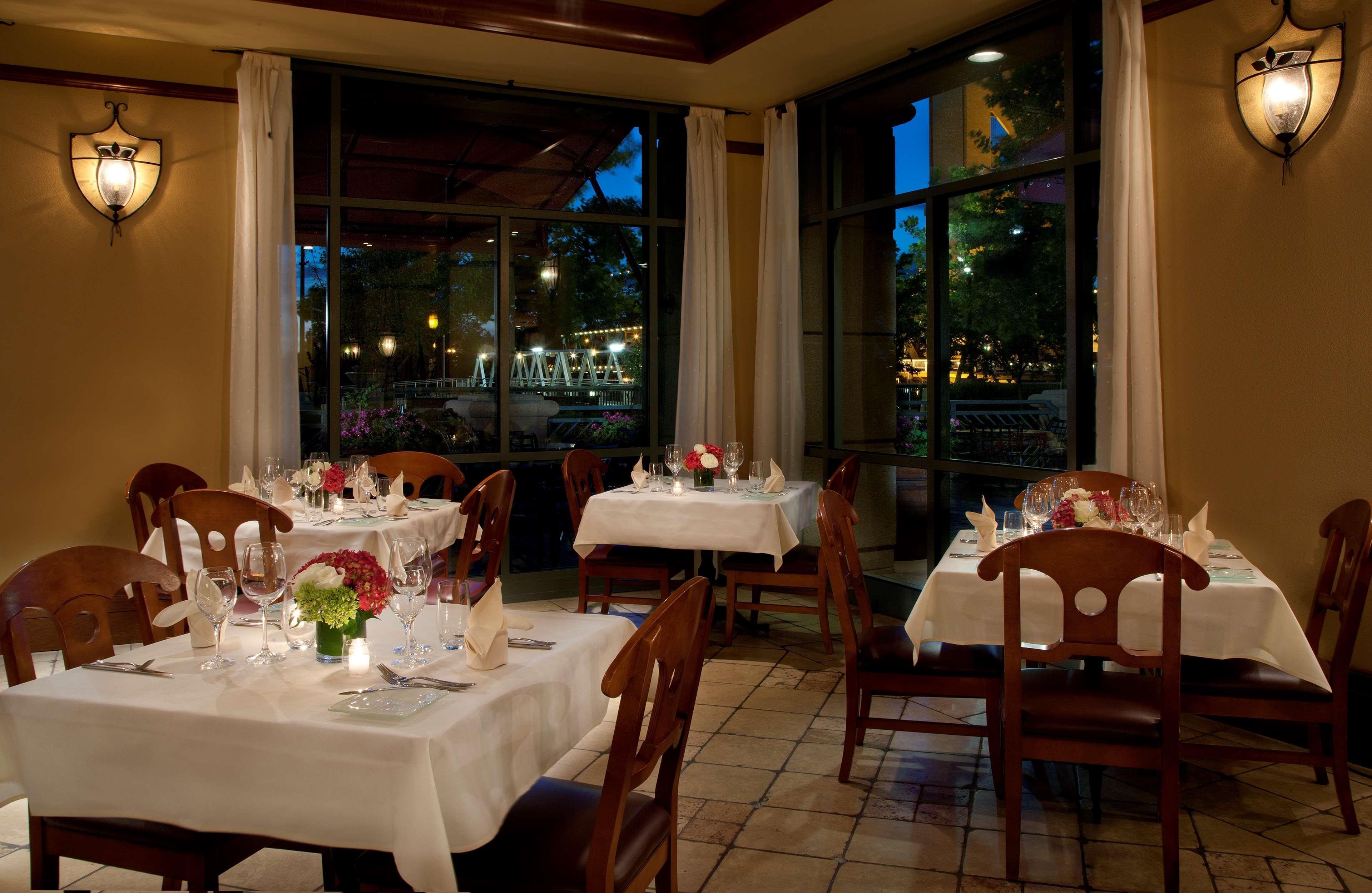 Hotel Embassy By Hilton Riverfront Promenade 4*