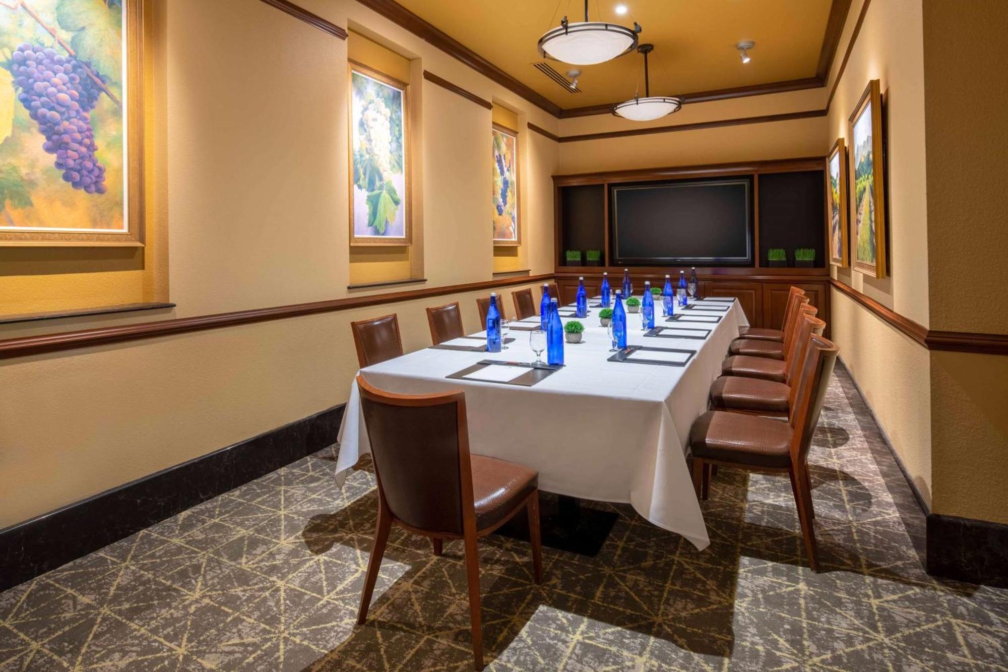 Embassy By Hilton Riverfront Promenade Hotel 4*
