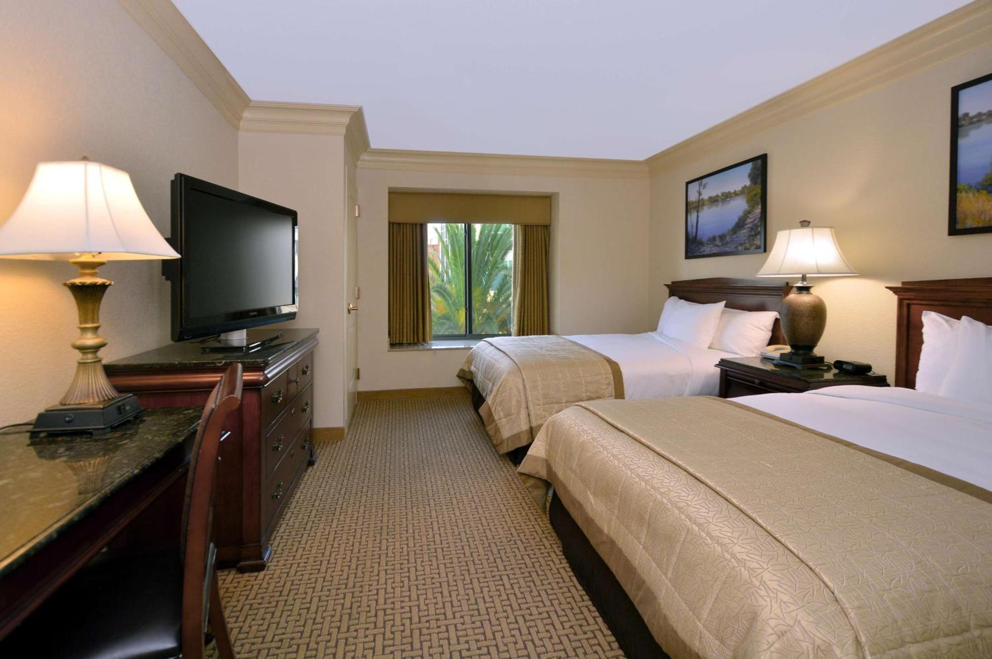 Hotel Embassy By Hilton Riverfront Promenade Sacramento