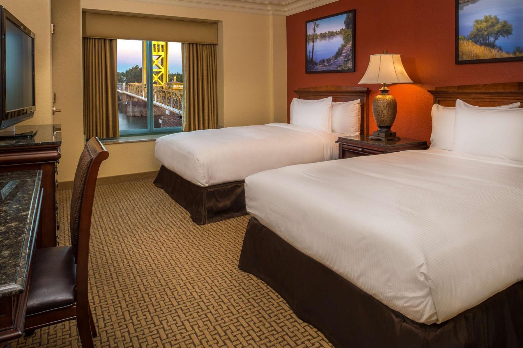 Embassy By Hilton Riverfront Promenade 4*