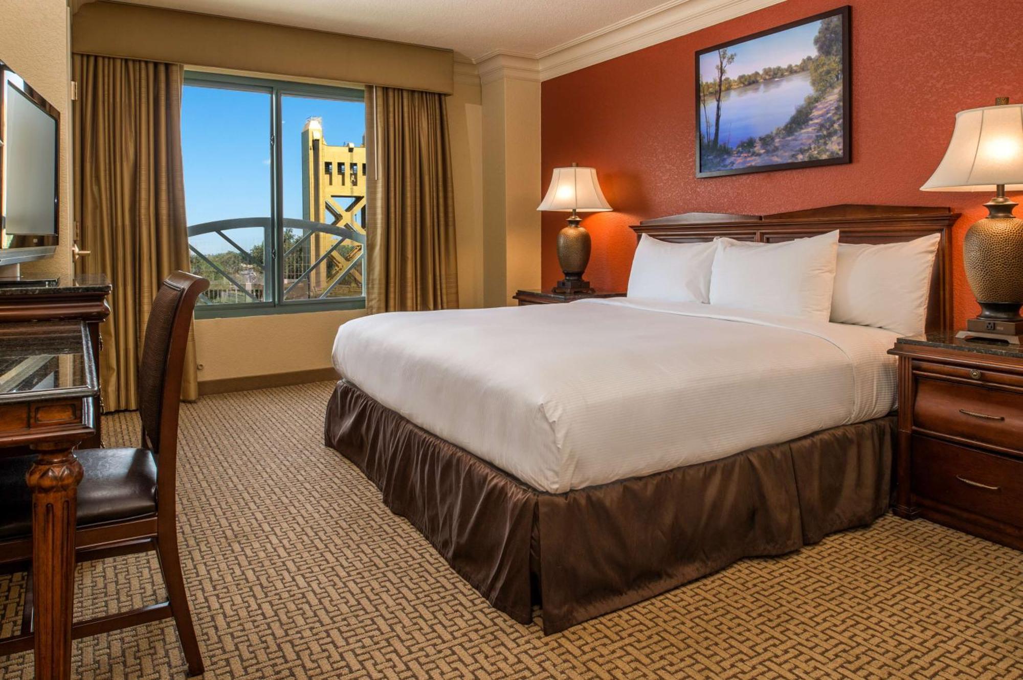 Hotel Embassy By Hilton Riverfront Promenade