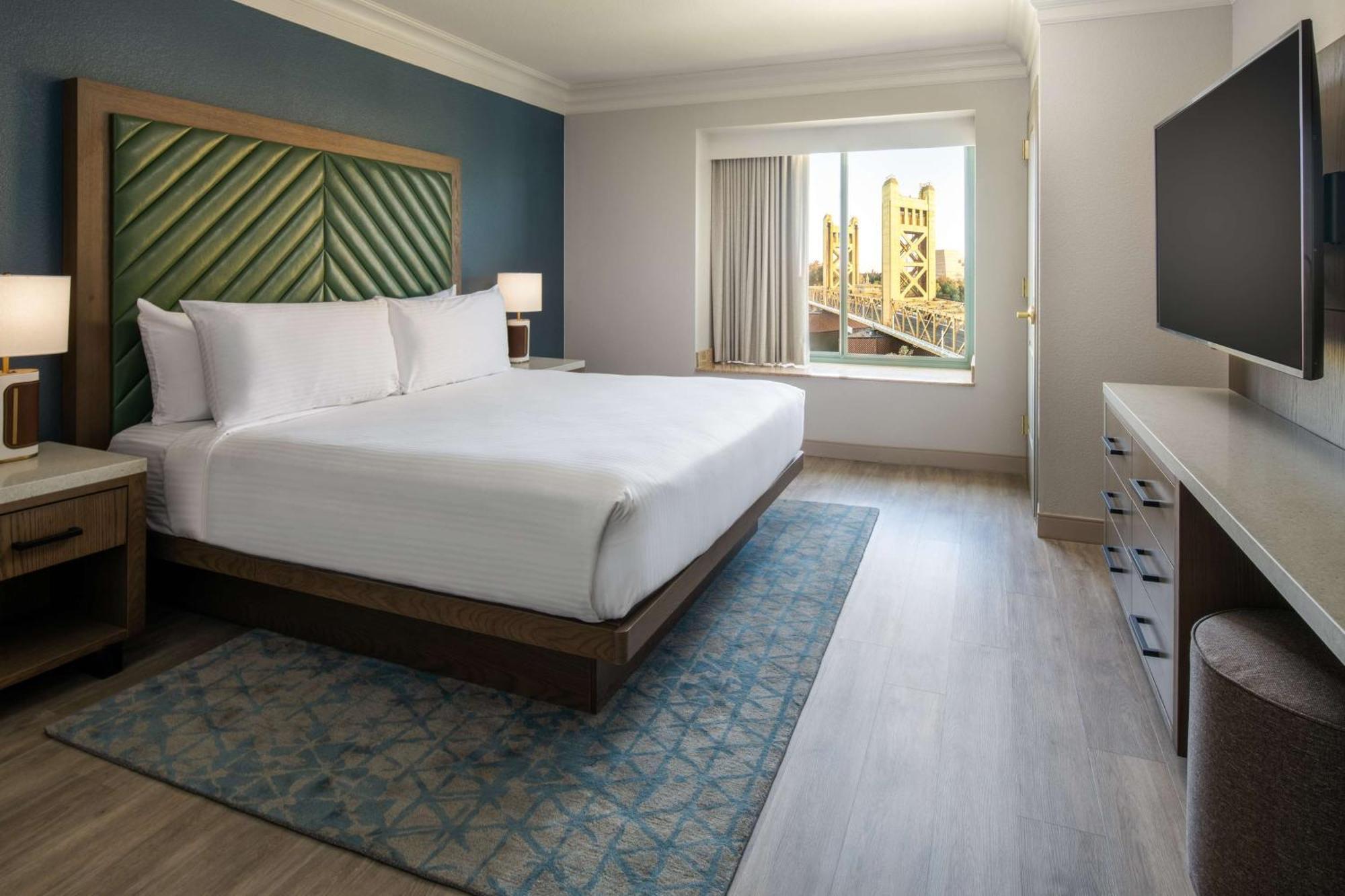 Embassy By Hilton Riverfront Promenade Hotel 4*