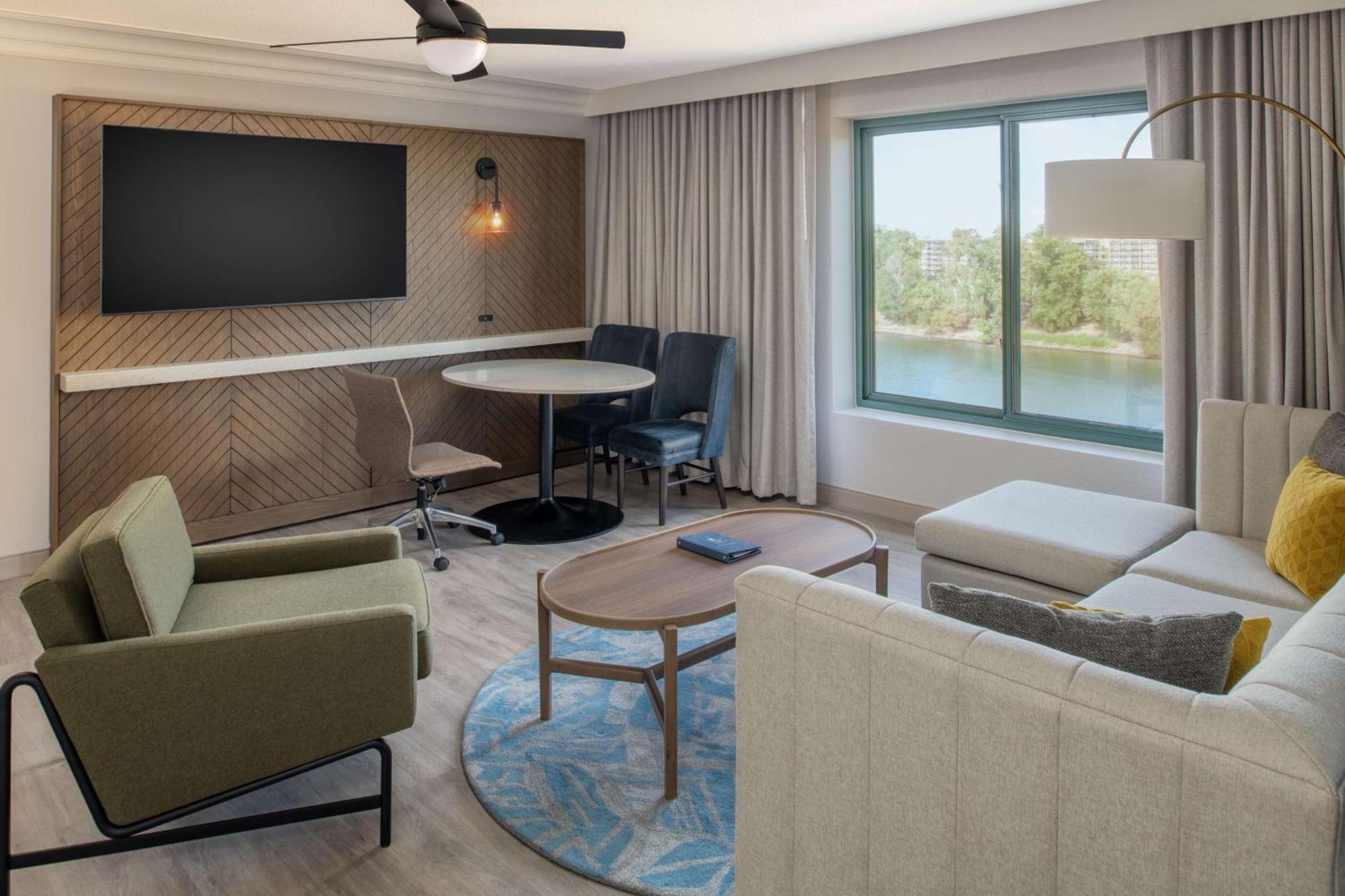 Embassy By Hilton Riverfront Promenade Hotel