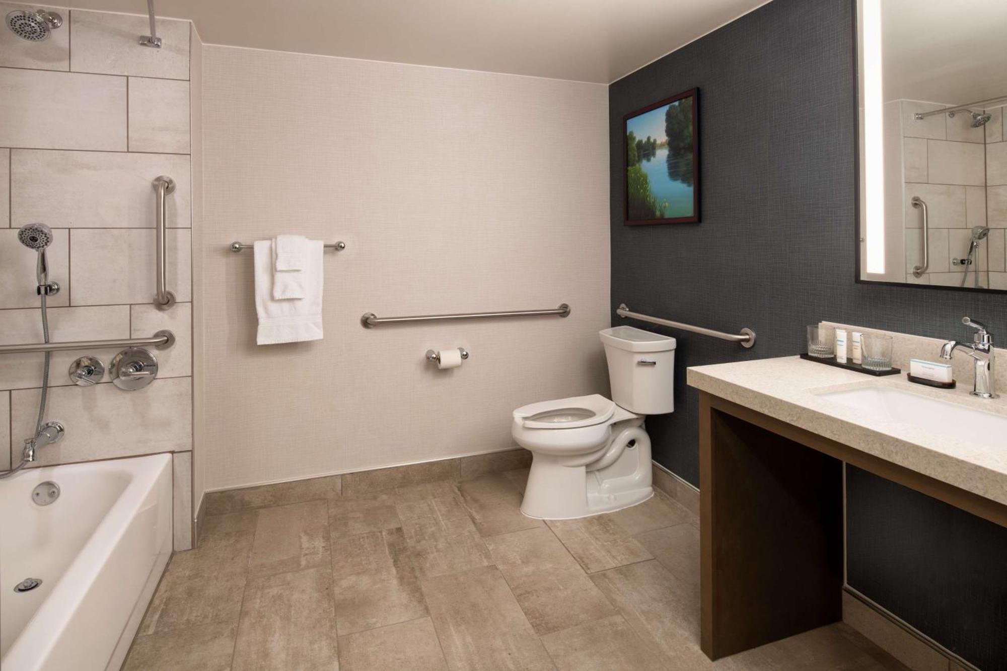 Embassy By Hilton Riverfront Promenade Hotel 4*