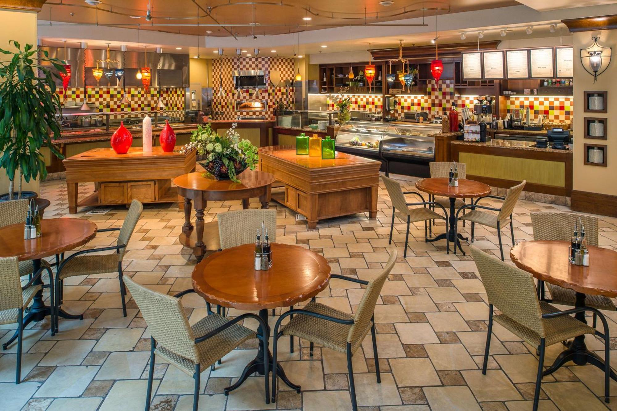 Hotel Embassy By Hilton Riverfront Promenade 4*
