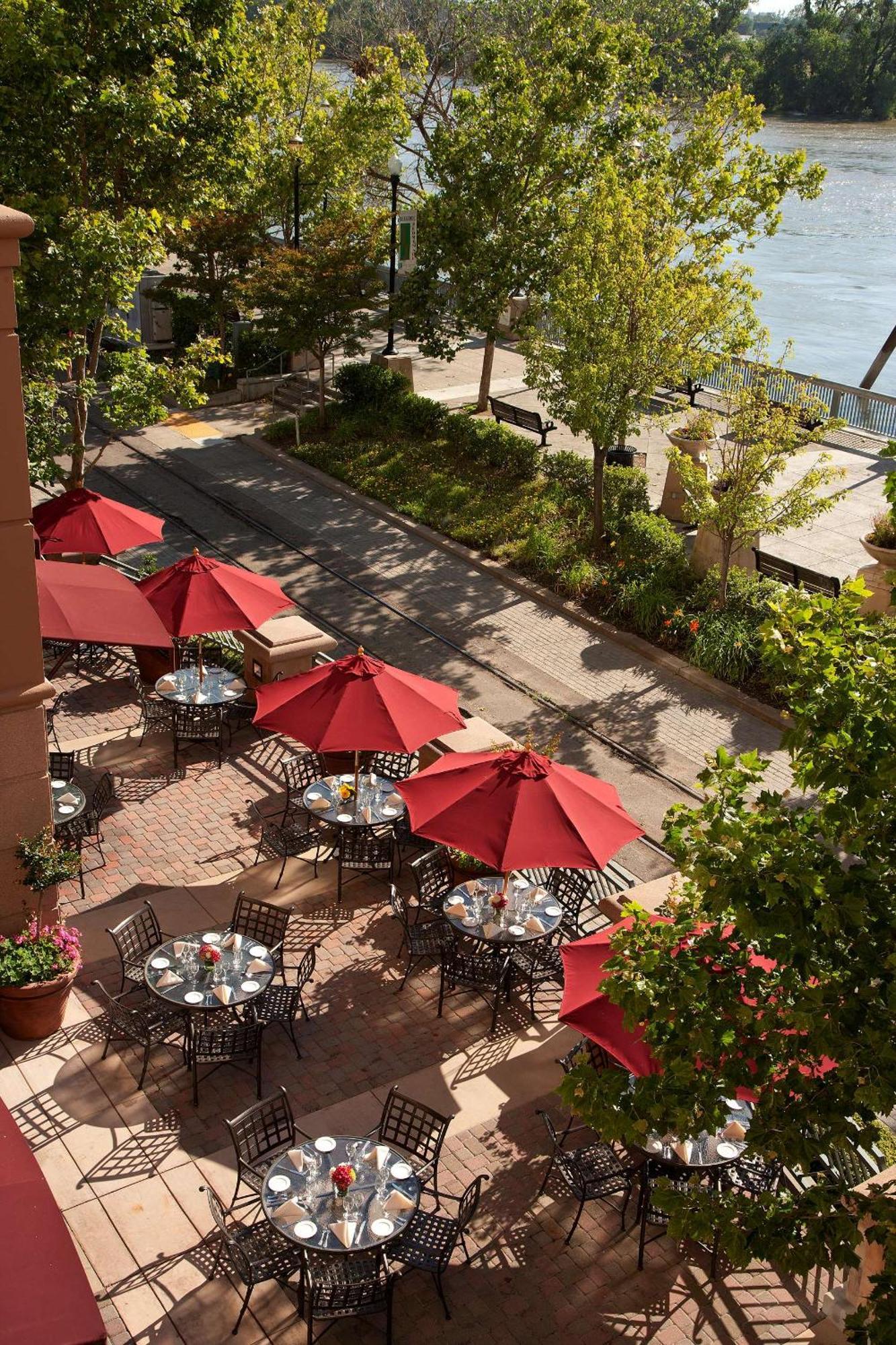 Hotel Embassy By Hilton Riverfront Promenade