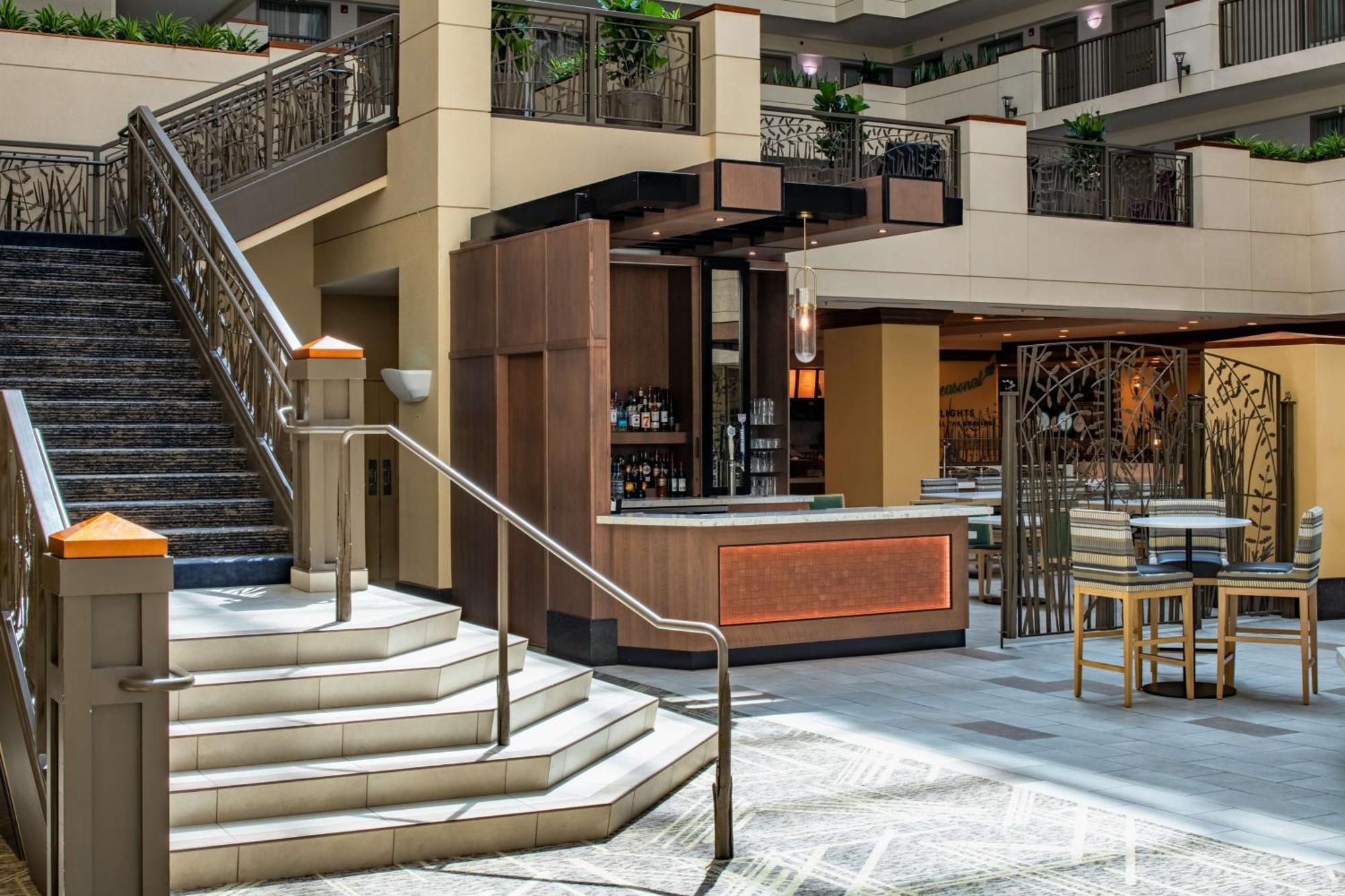 Hotel Embassy By Hilton Riverfront Promenade Sacramento