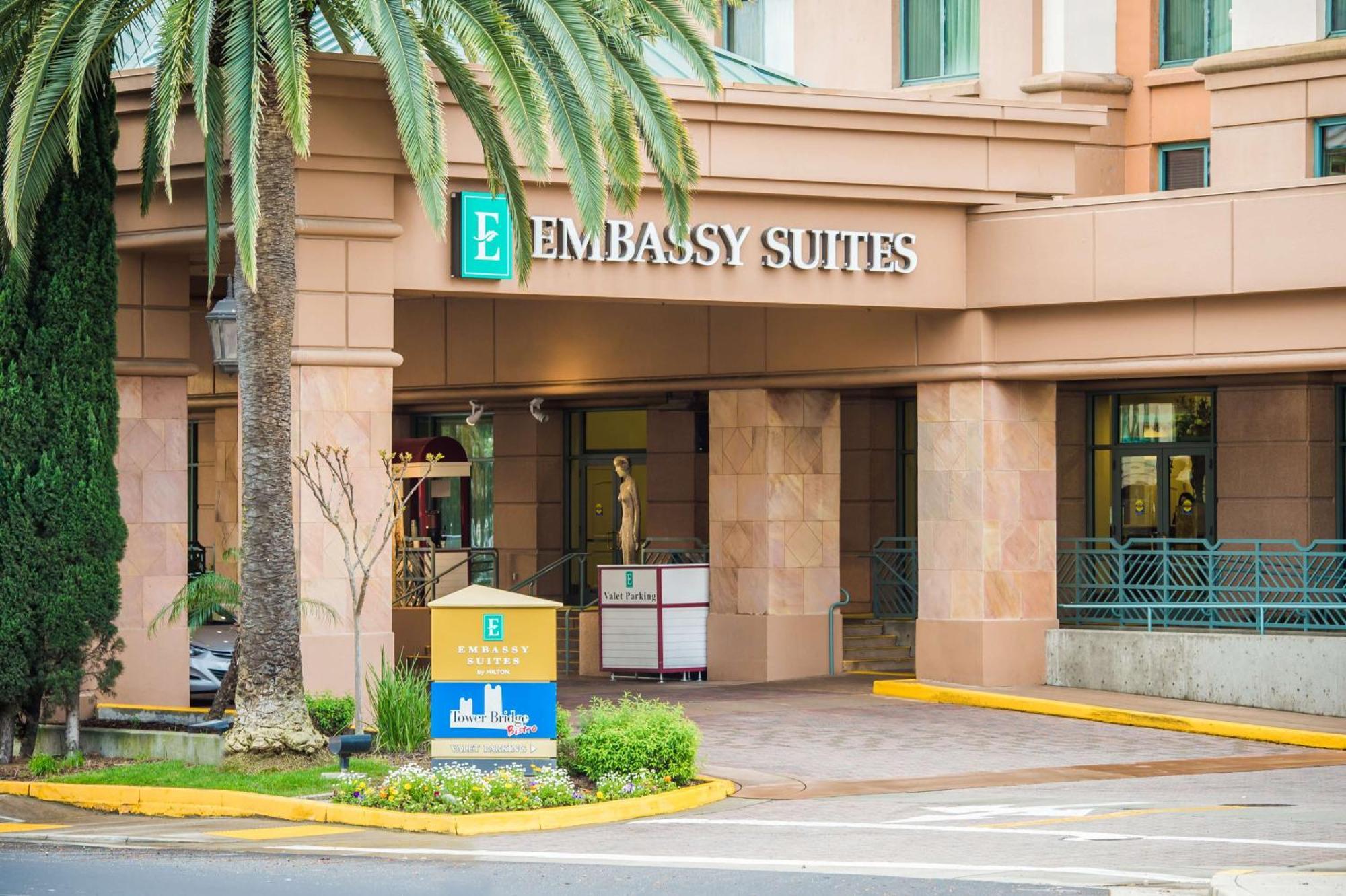 Hotel Embassy By Hilton Riverfront Promenade 4*