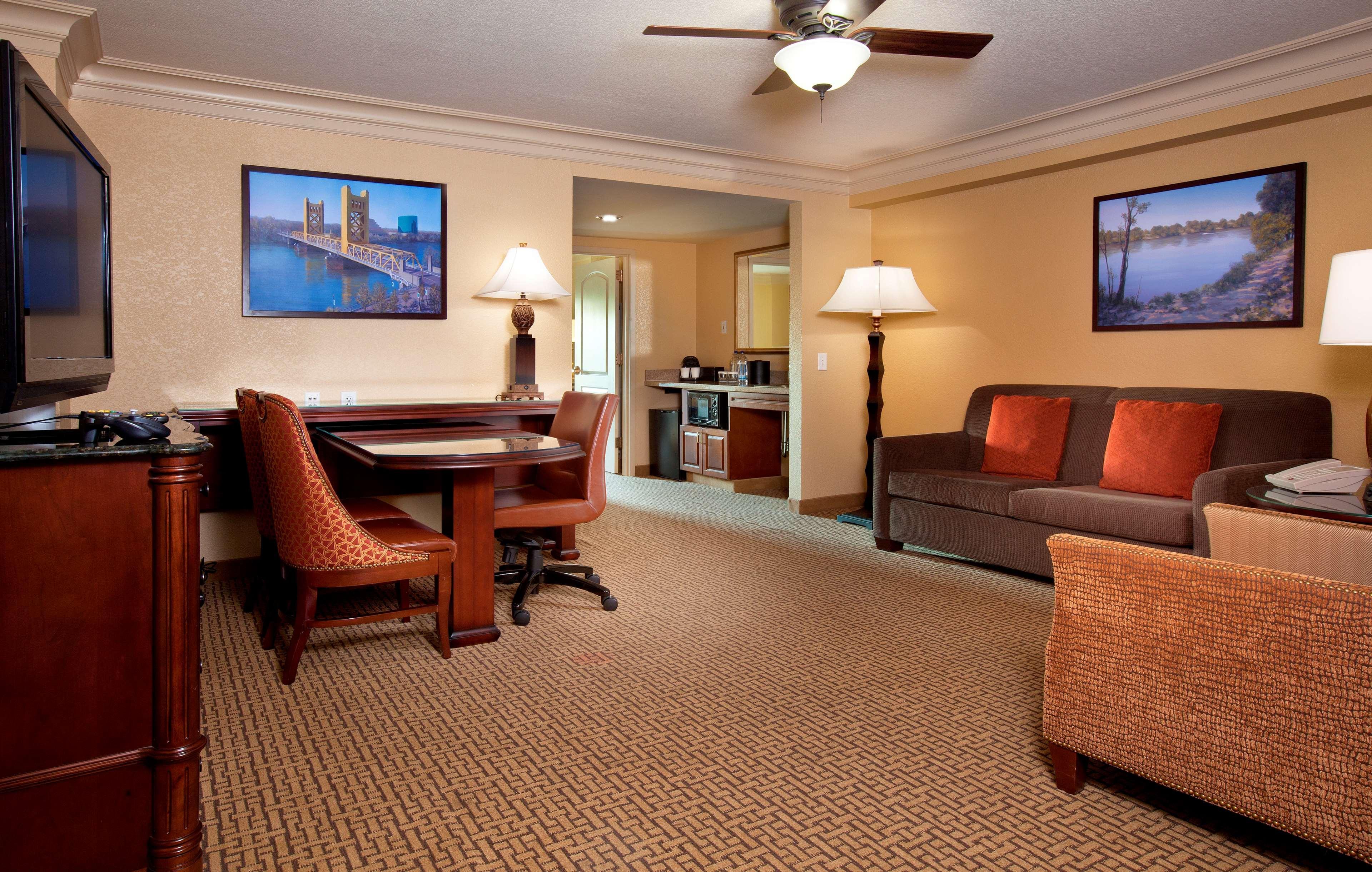 Embassy By Hilton Riverfront Promenade Hotel Sacramento