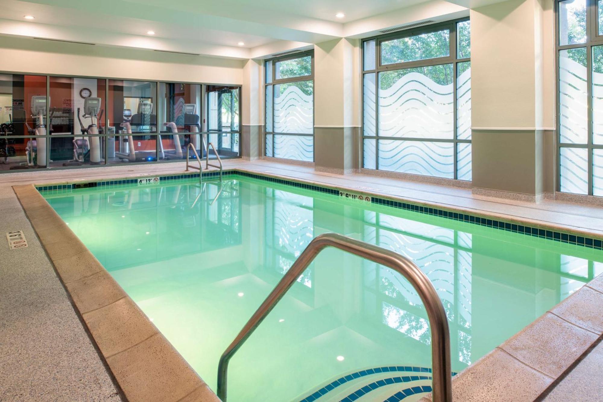 Embassy By Hilton Riverfront Promenade 4*