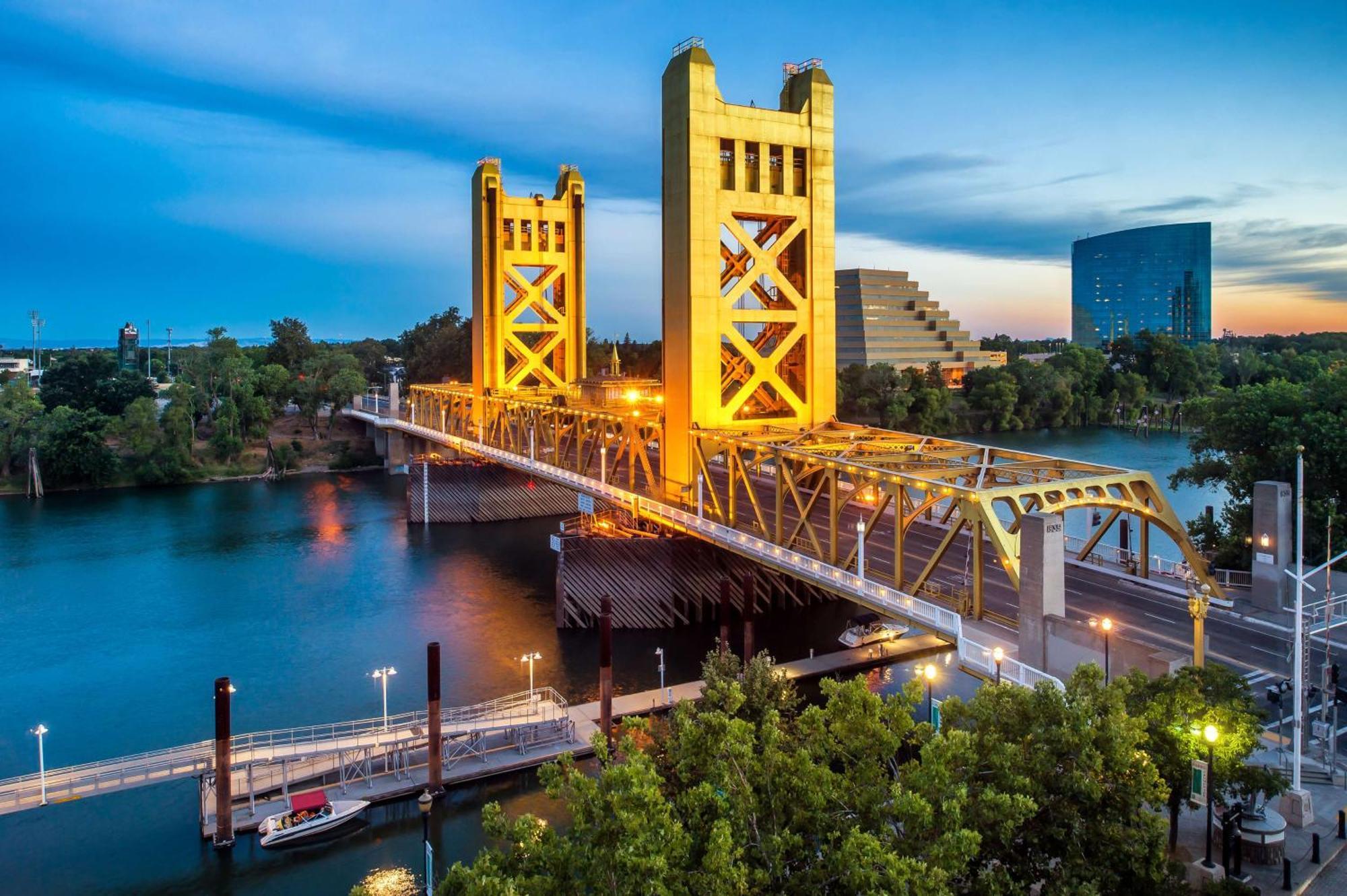 Hotel Embassy By Hilton Riverfront Promenade Sacramento