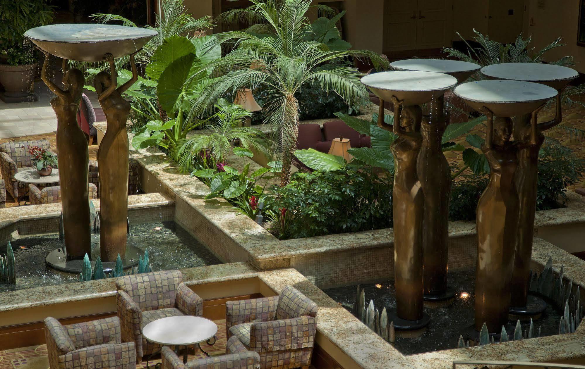 Hotel Embassy By Hilton Riverfront Promenade 4*